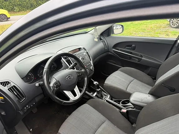 Kia Ceed 2012 photo 5