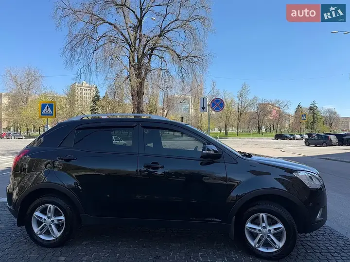 KG Mobility Korando 2013 photo 2