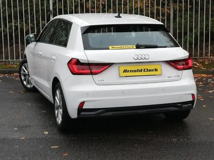 Audi A1 2024 photo 2