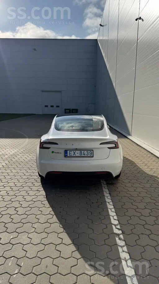Tesla Model 3 2024 photo 3