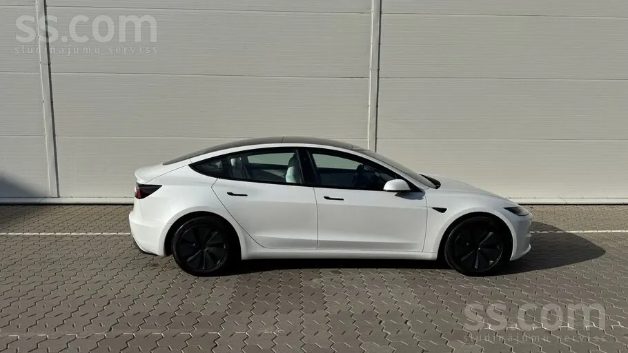 Tesla Model 3 2024 photo 4