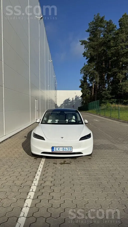 Tesla Model 3 2024 photo 2