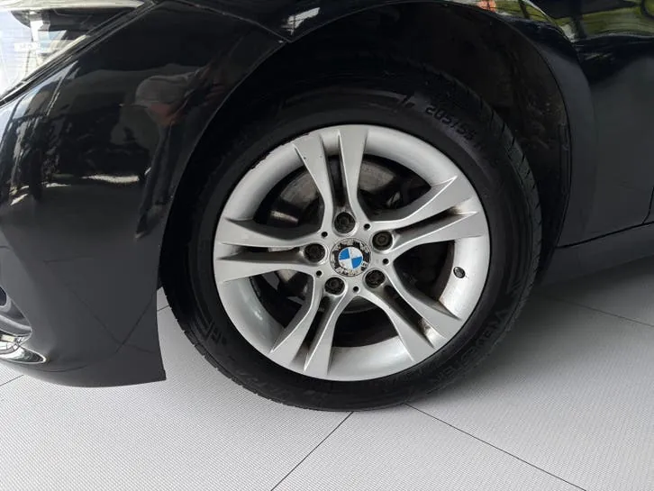 BMW 3 Series 2016 photo 2