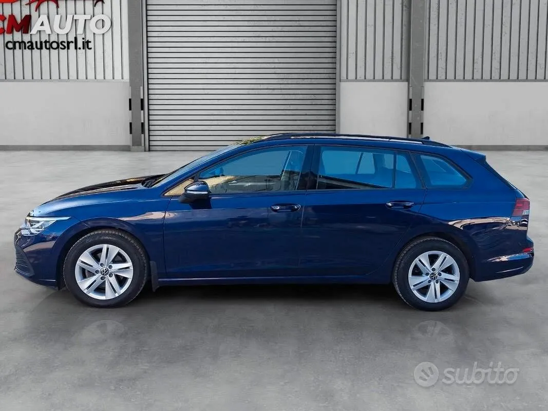 Volkswagen Golf 2023 photo 2