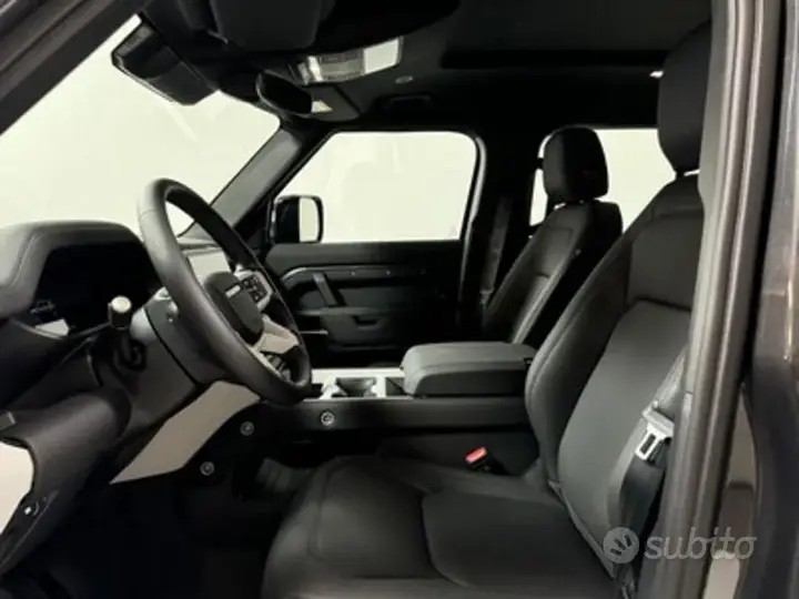 Land Rover Defender 2024 photo 3