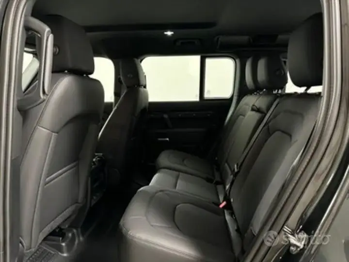Land Rover Defender 2024 photo 5