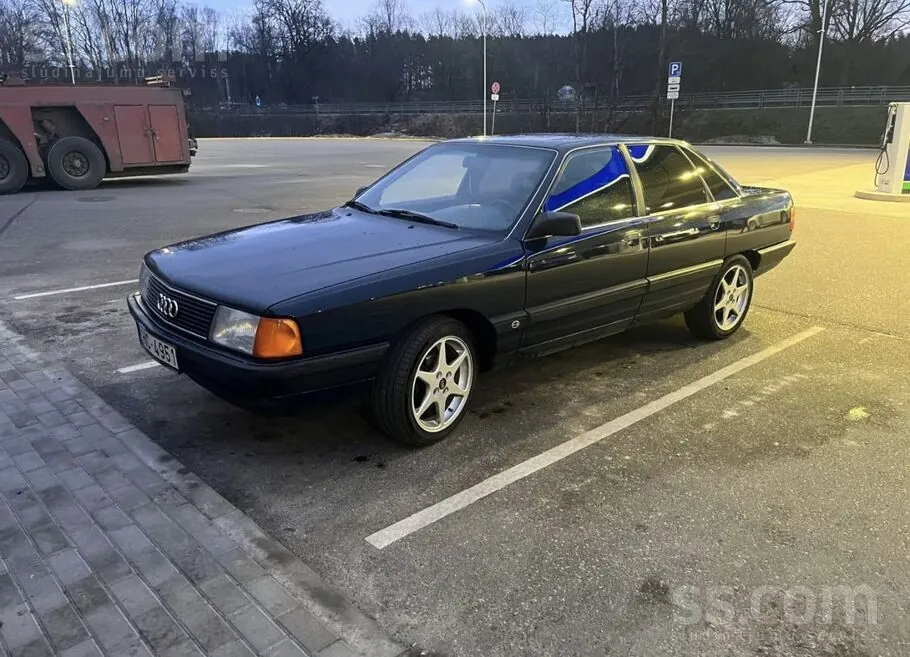 Audi 100