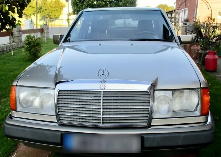 Mercedes-Benz W124