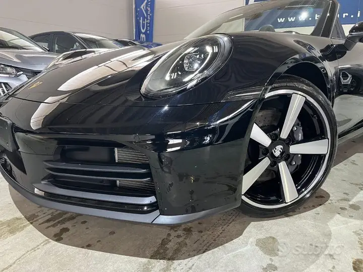 Porsche 911 2025 photo 2