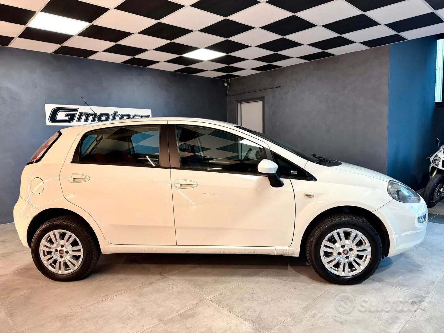 Fiat Grande Punto 2012 photo 4