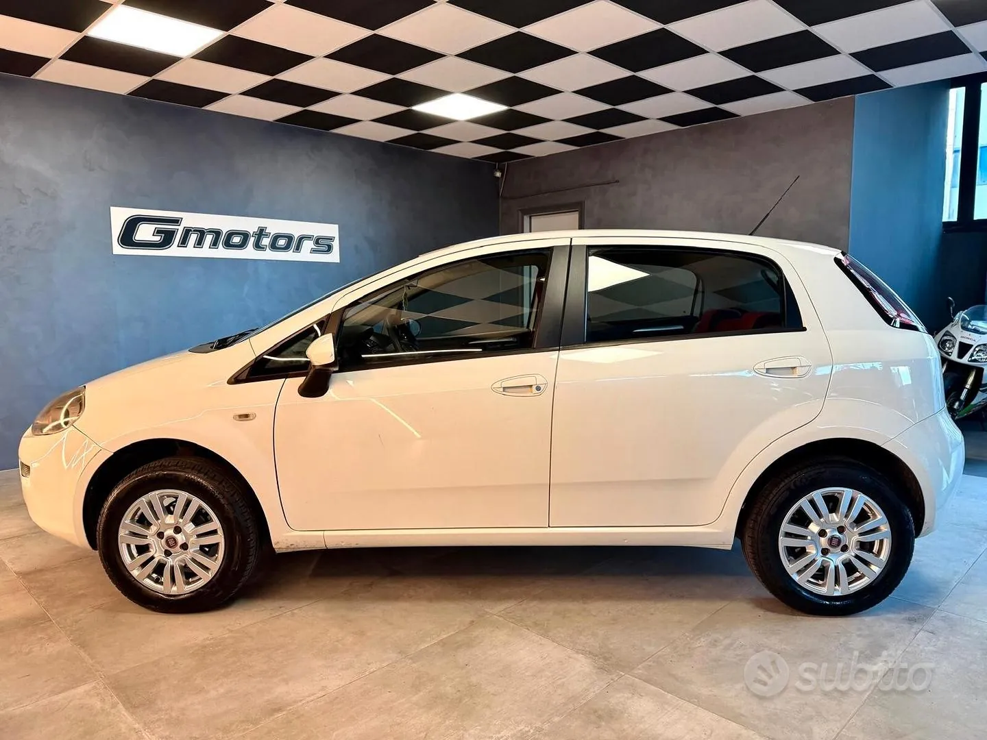 Fiat Grande Punto 2012 photo 3
