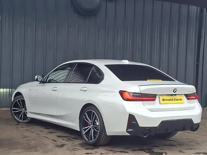 BMW 3 Series 2024 photo 2
