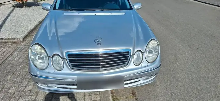 Mercedes-Benz E240 Avantgarde