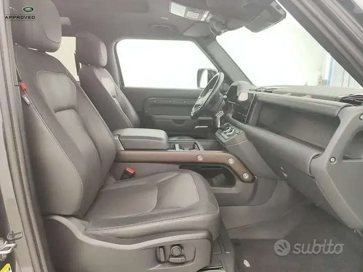 Land Rover Defender 2022 photo 3