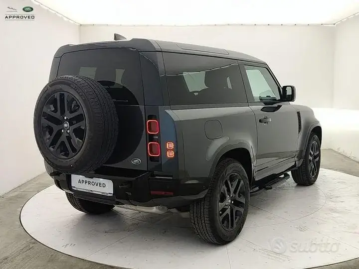 Land Rover Defender 2022 photo 2