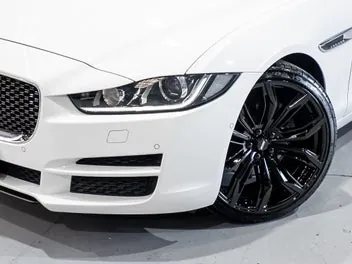 Jaguar Xe 2016 photo 5