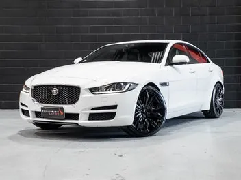 Jaguar Xe 2016 photo 2