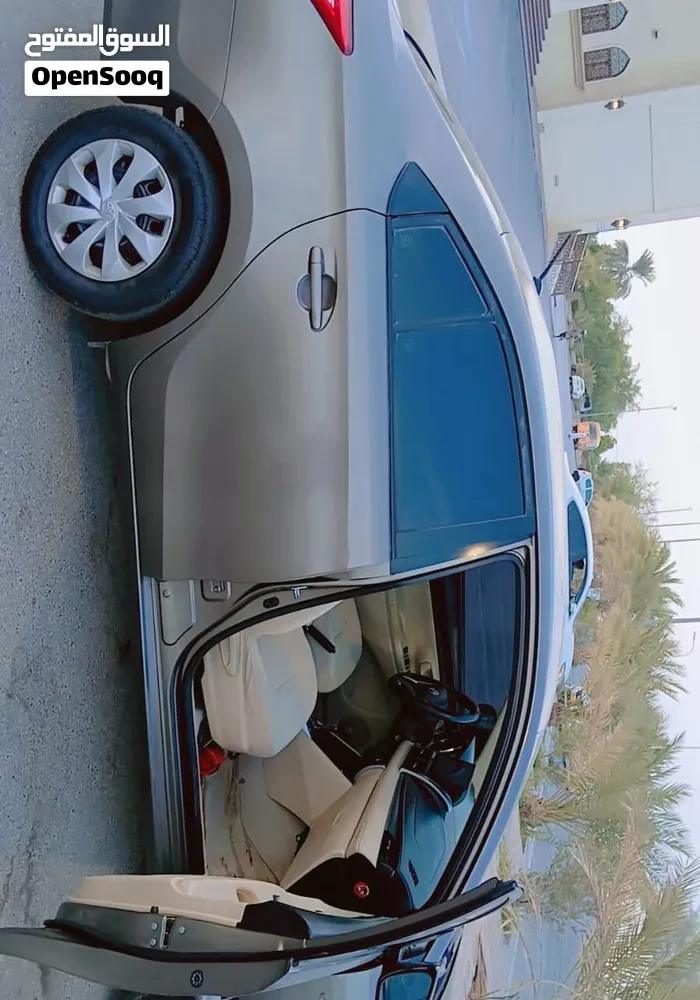 Toyota Yaris 2014 photo 4
