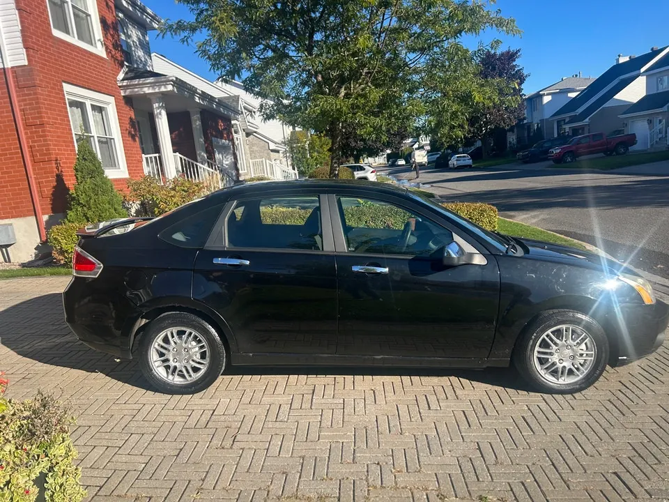 Ford Focus 2011 photo 2