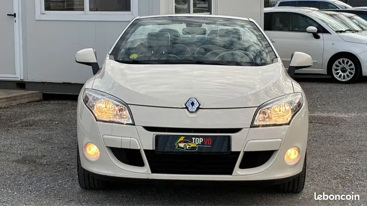 Renault Megane 2013 photo 2