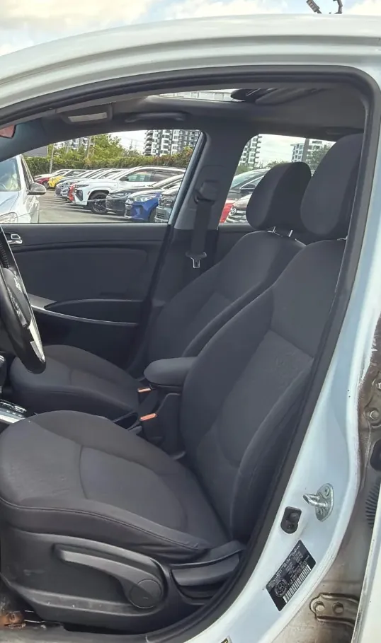 Hyundai Accent 2014 photo 4