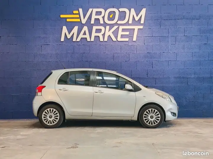 Toyota Yaris 2011 photo 2