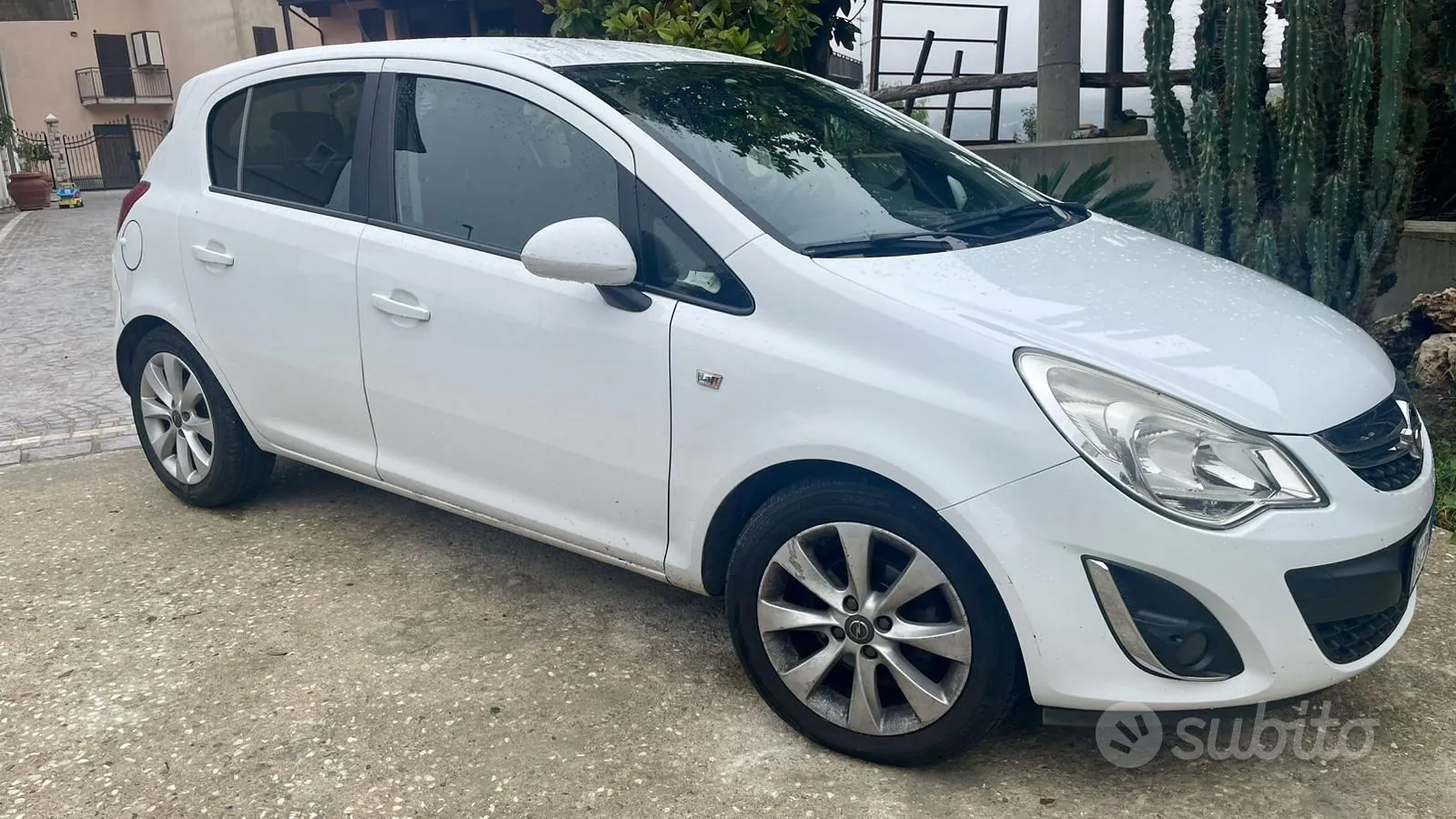 Opel Corsa 2012 photo 2