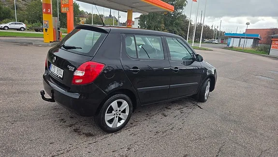 Skoda Fabia 2011 photo 3
