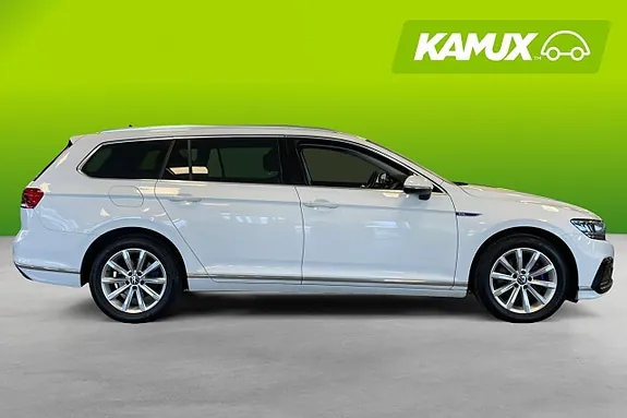 Volkswagen Passat 2022 photo 2
