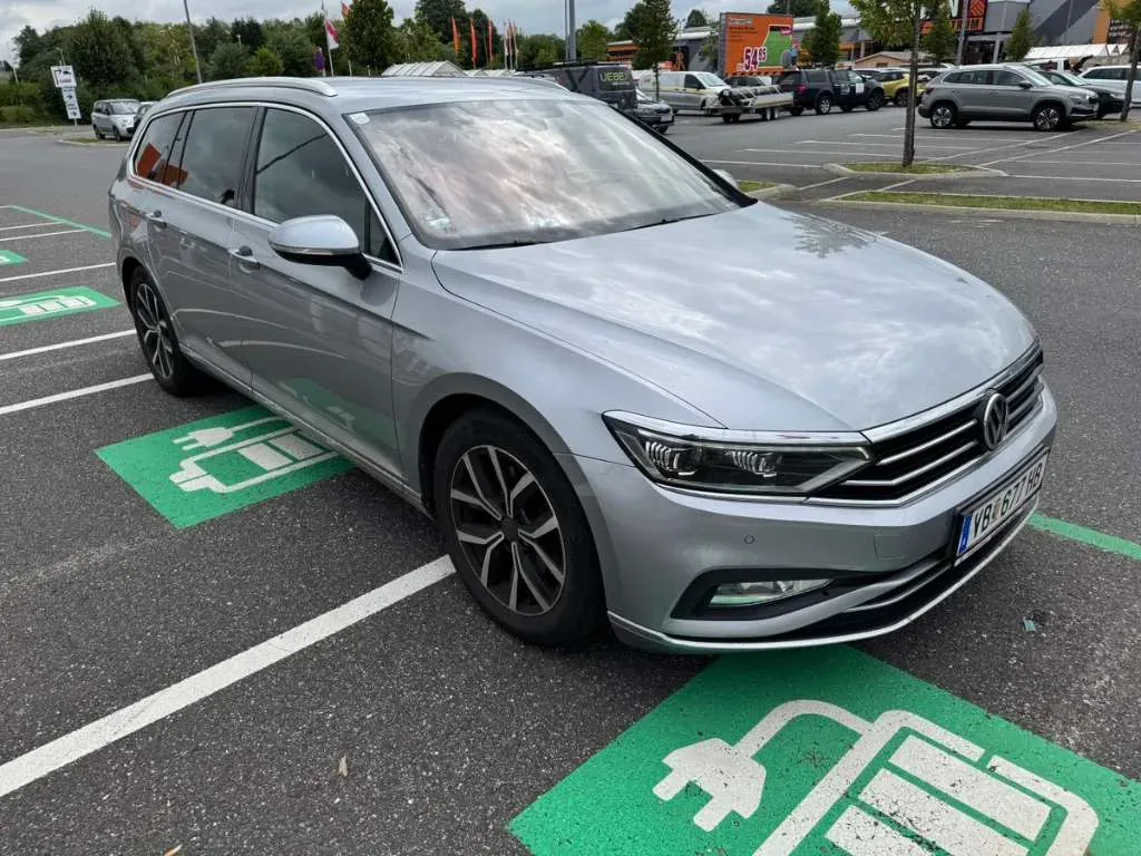 Volkswagen Passat 2020 photo 2