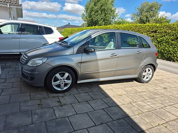 Mercedes-Benz B200