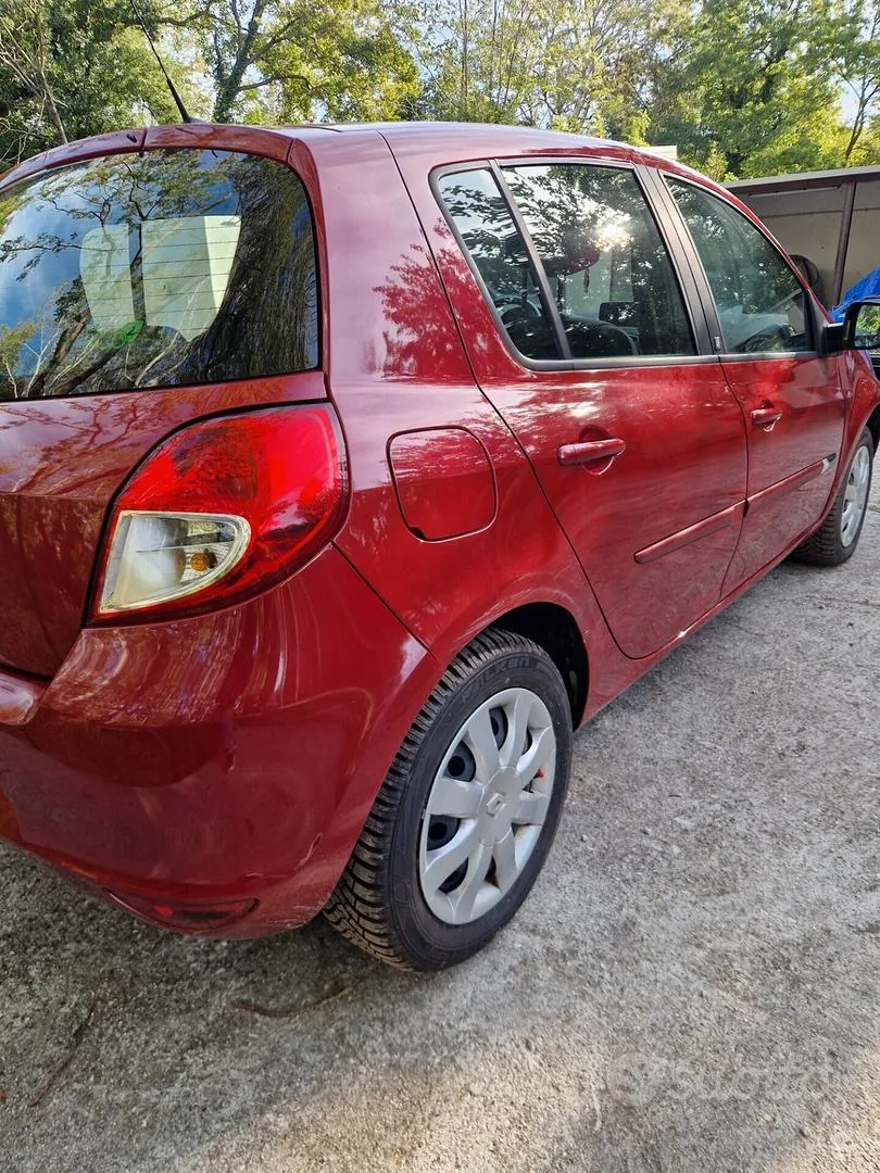 Renault Clio 2011 photo 4