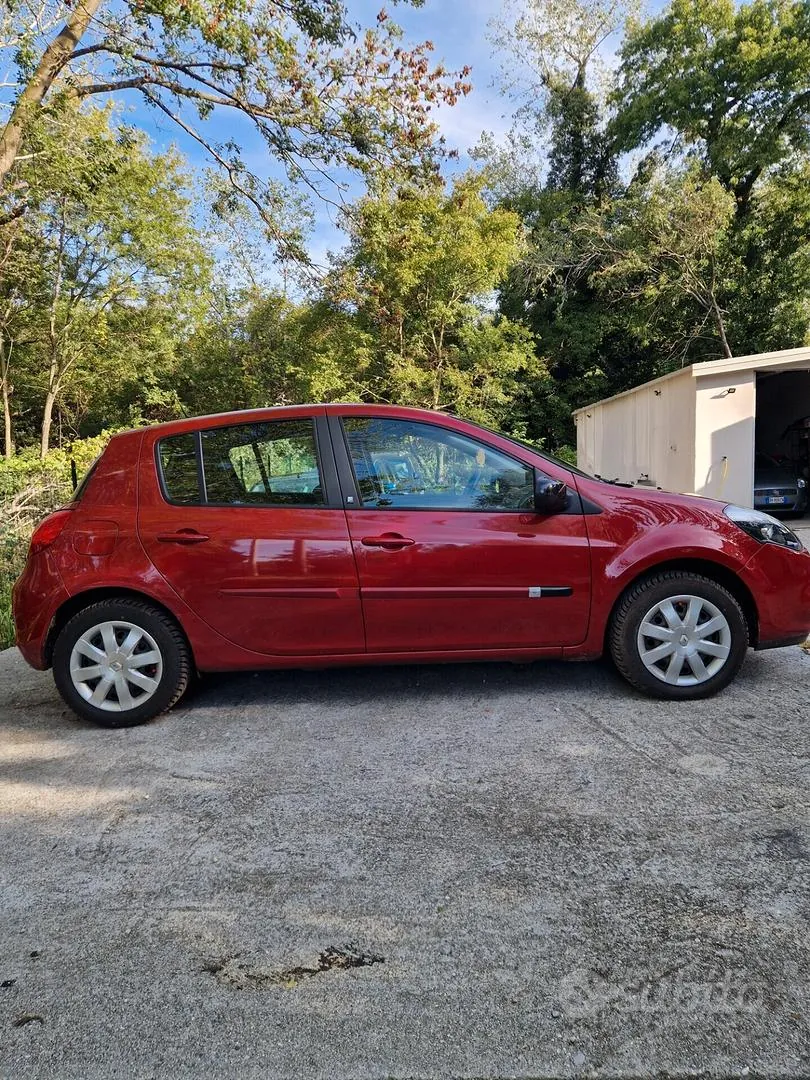 Renault Clio 2011 photo 3