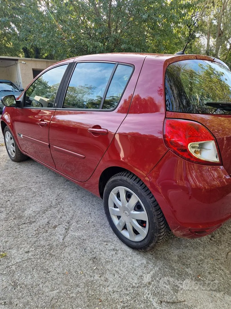Renault Clio 2011 photo 5