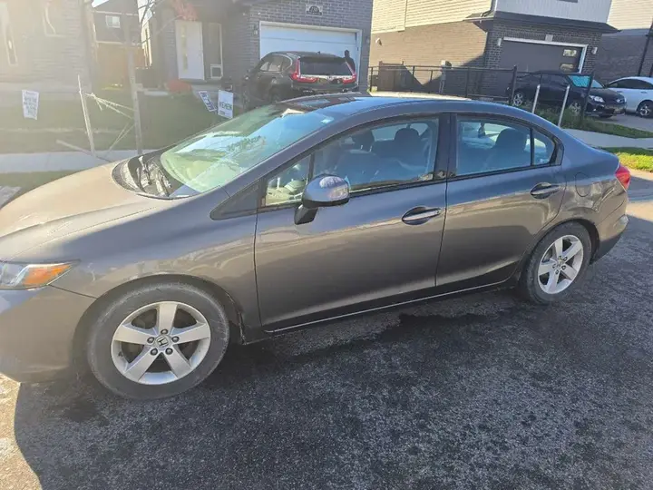 Honda Civic 2012 photo 2