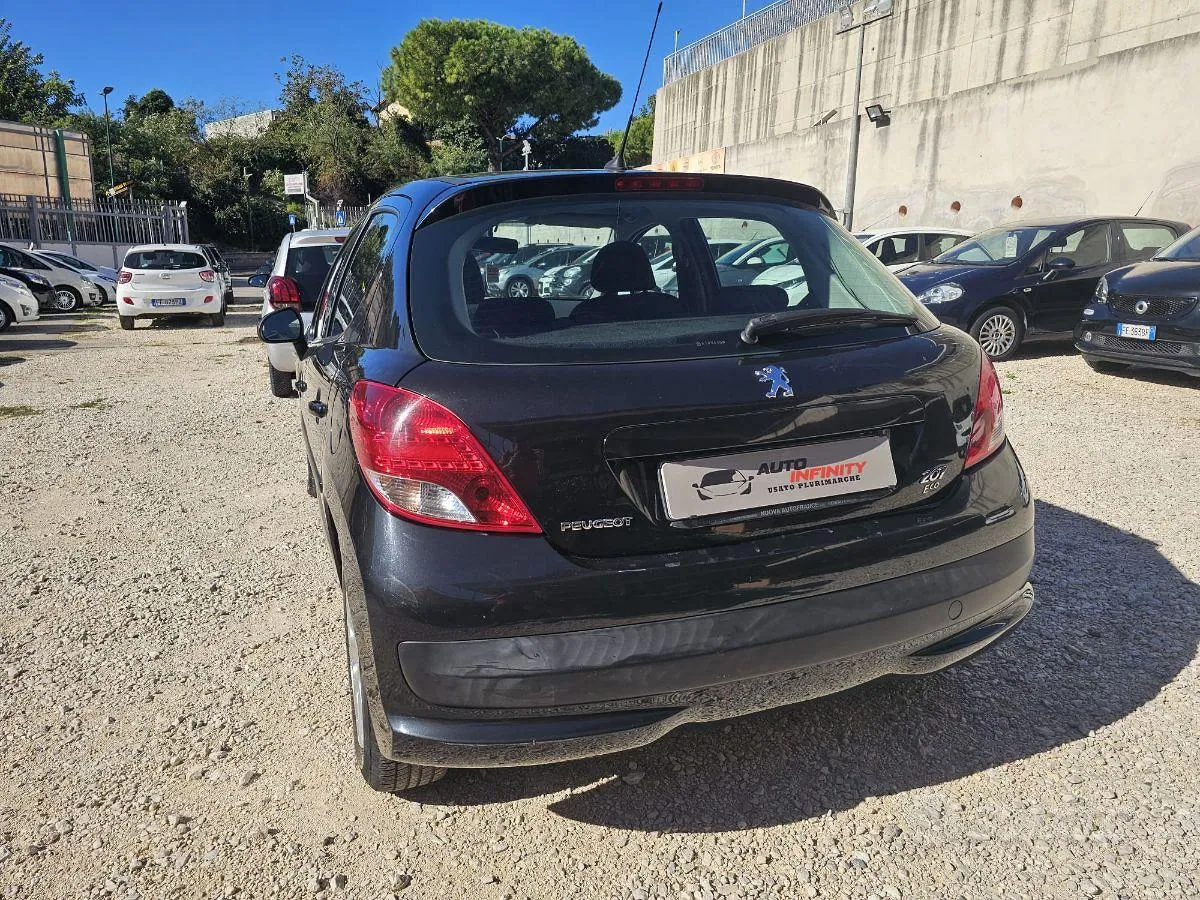 Peugeot 207 2011 photo 5
