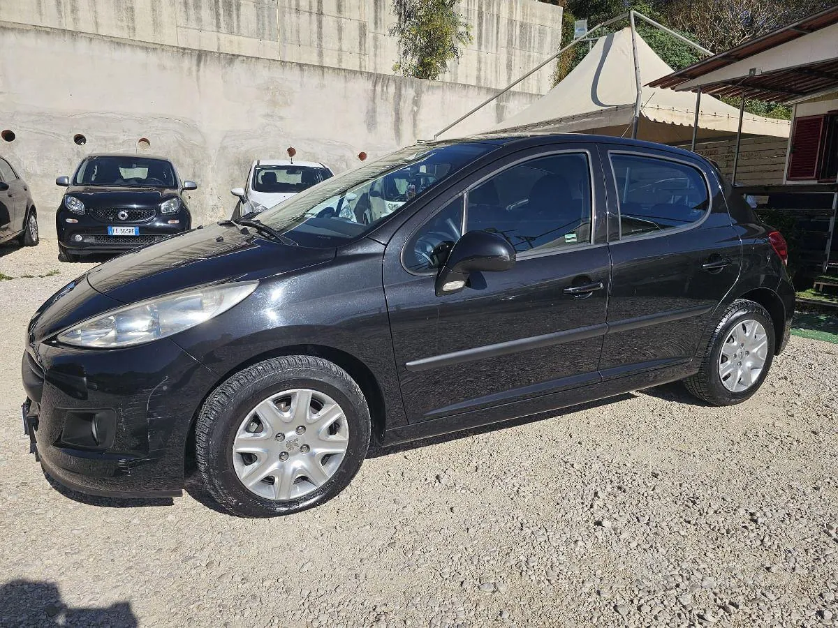 Peugeot 207 2011 photo 3