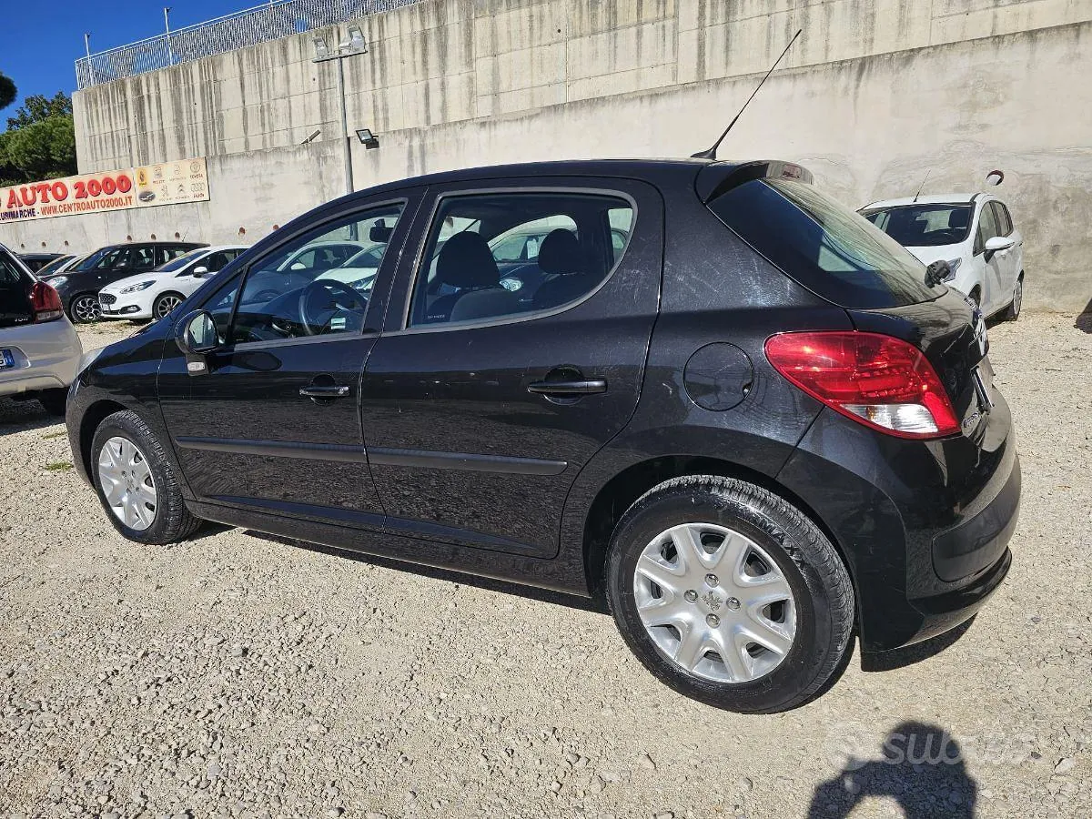 Peugeot 207 2011 photo 4