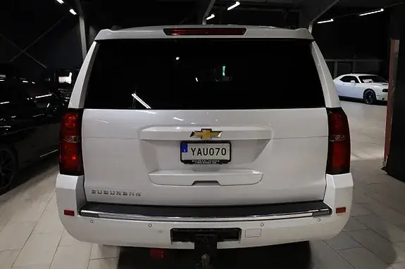 Chevrolet Suburban 2016 photo 5