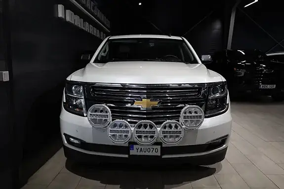 Chevrolet Suburban 2016 photo 2