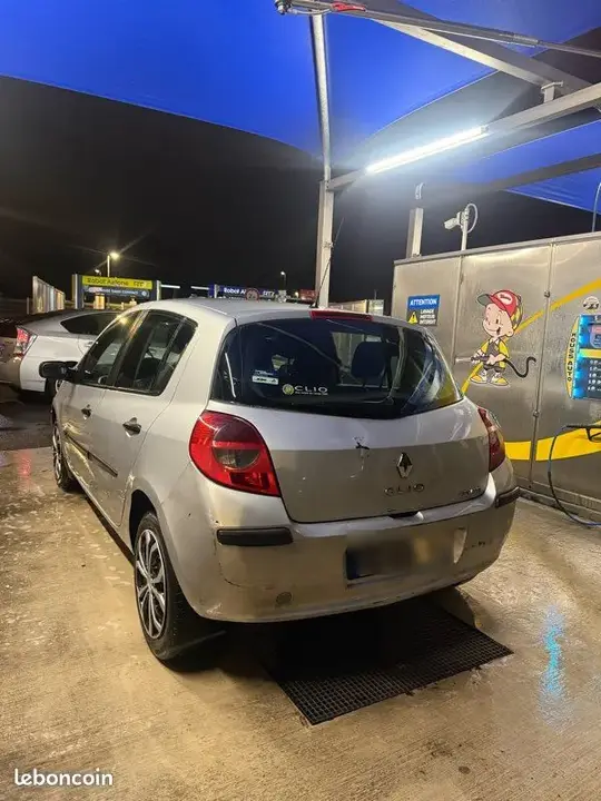 Renault Clio 2006 photo 2