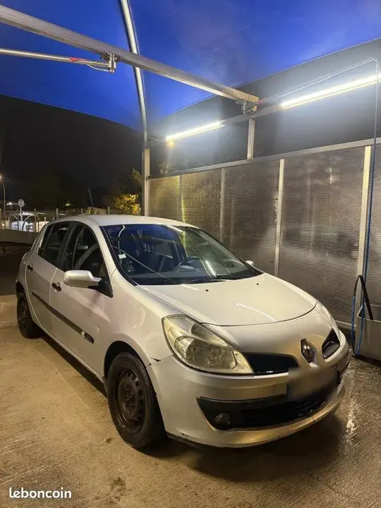 Renault Clio 2006 photo 3