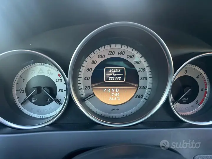 Mercedes-Benz C-Class 2012 photo 4