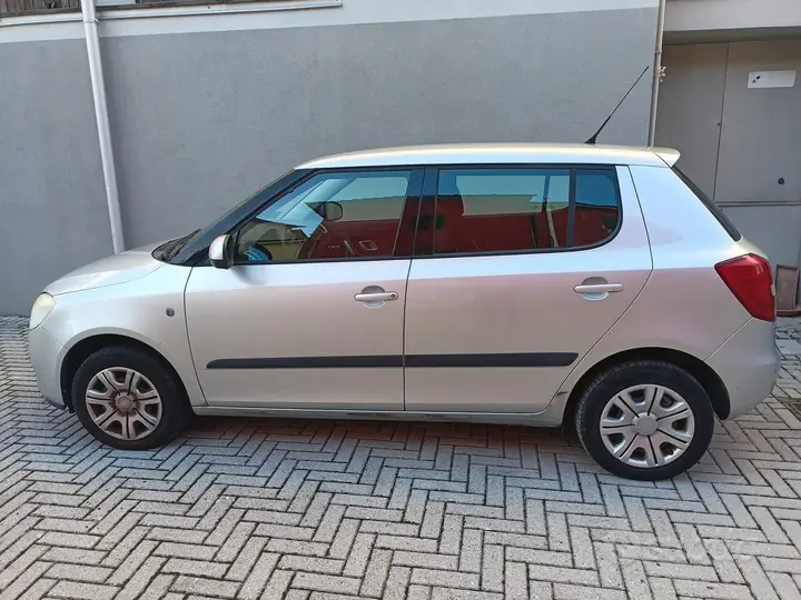 Skoda Fabia 2008 photo 2