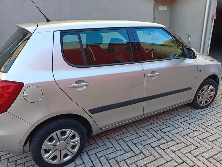 Skoda Fabia 2008 photo 3
