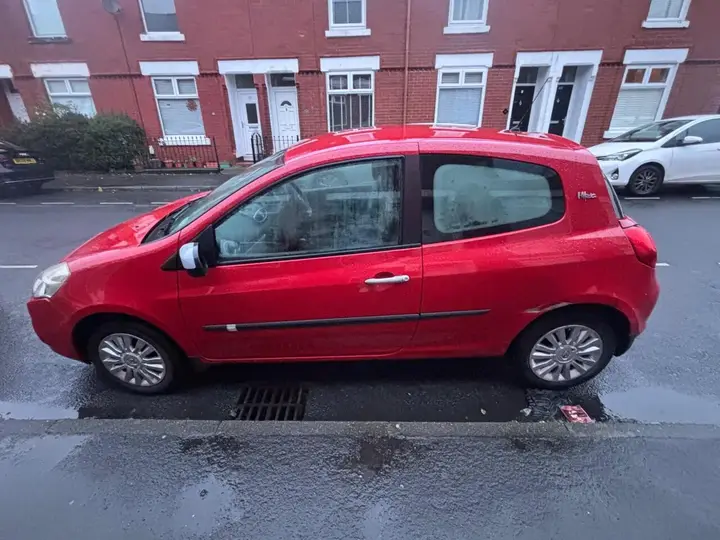 Renault Clio 2009 photo 3