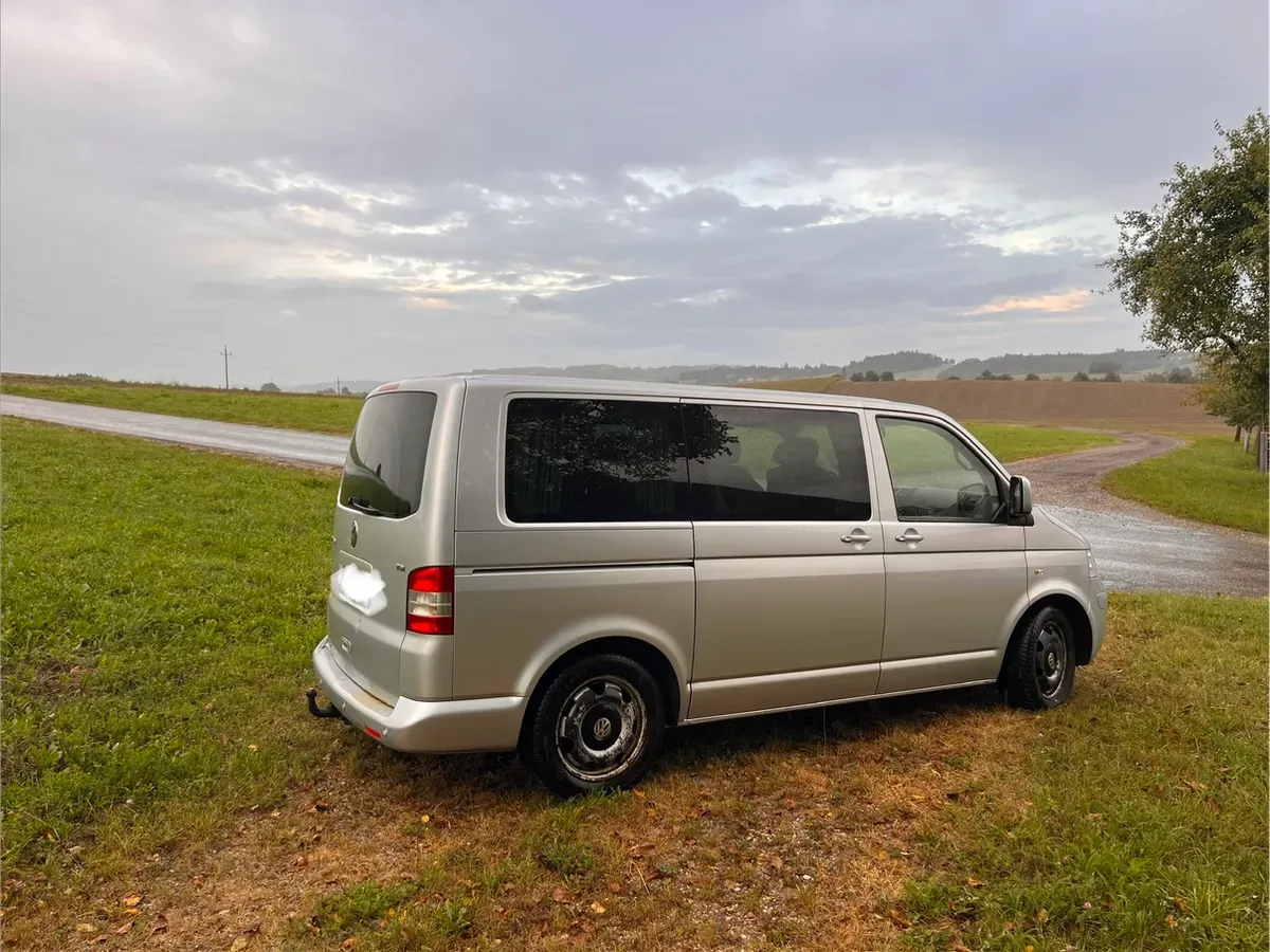 Volkswagen Multivan 2009 photo 3