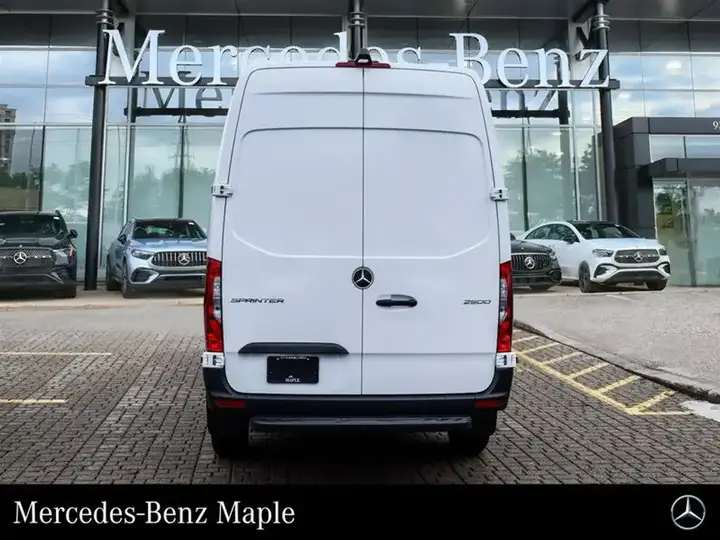 Mercedes-Benz Sprinter 2026 photo 4