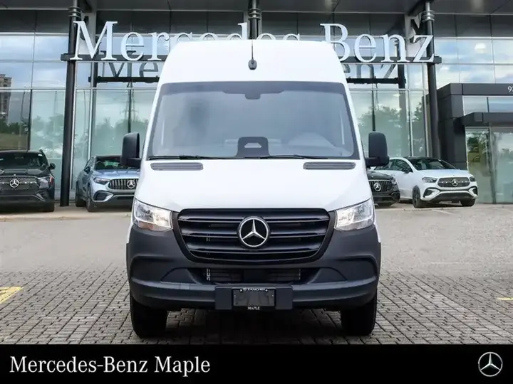 Mercedes-Benz Sprinter 2026 photo 2