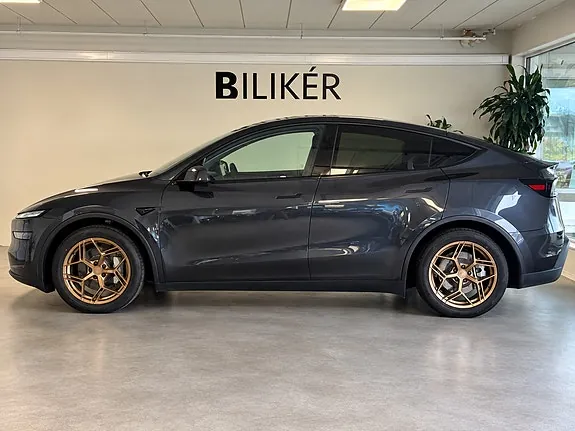 Tesla Model Y 2025 photo 4